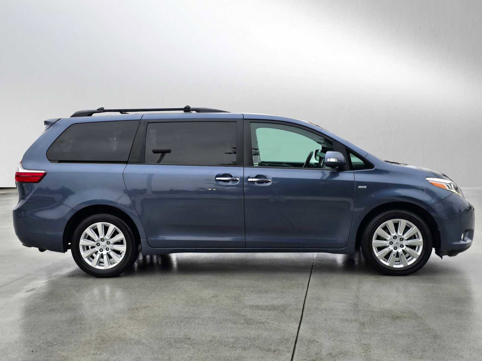 Used 2017 Toyota Sienna Limited Premium AWD/4WD image 2