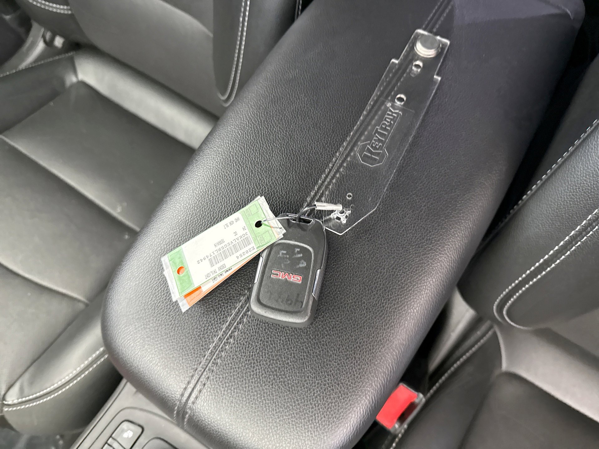 Used 2024 GMC Terrain SLT image 9