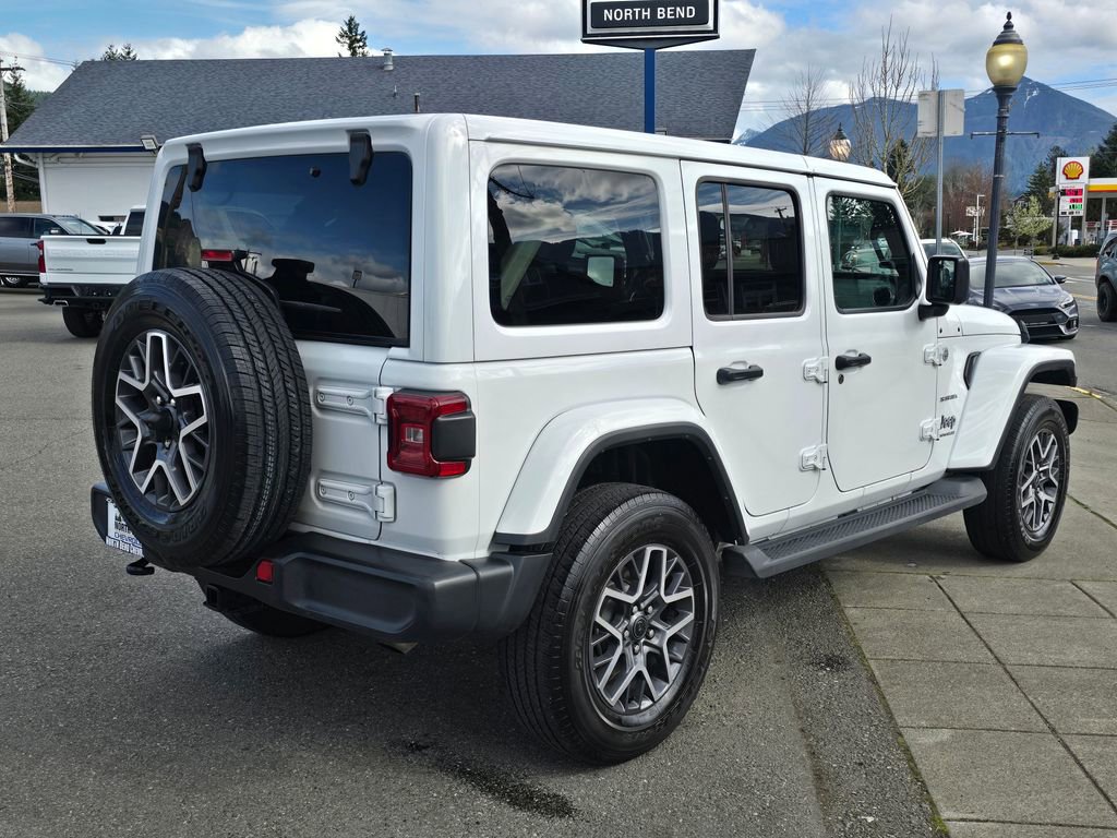 Used 2024 Jeep Wrangler Sahara image 5