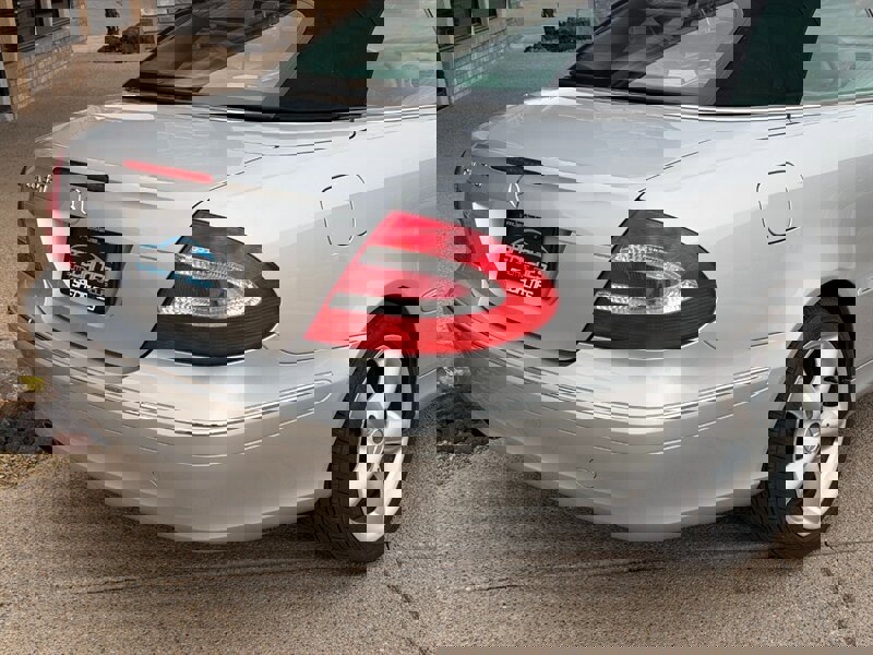 Used 2005 Mercedes-Benz CLK 320 Cabriolet image 16