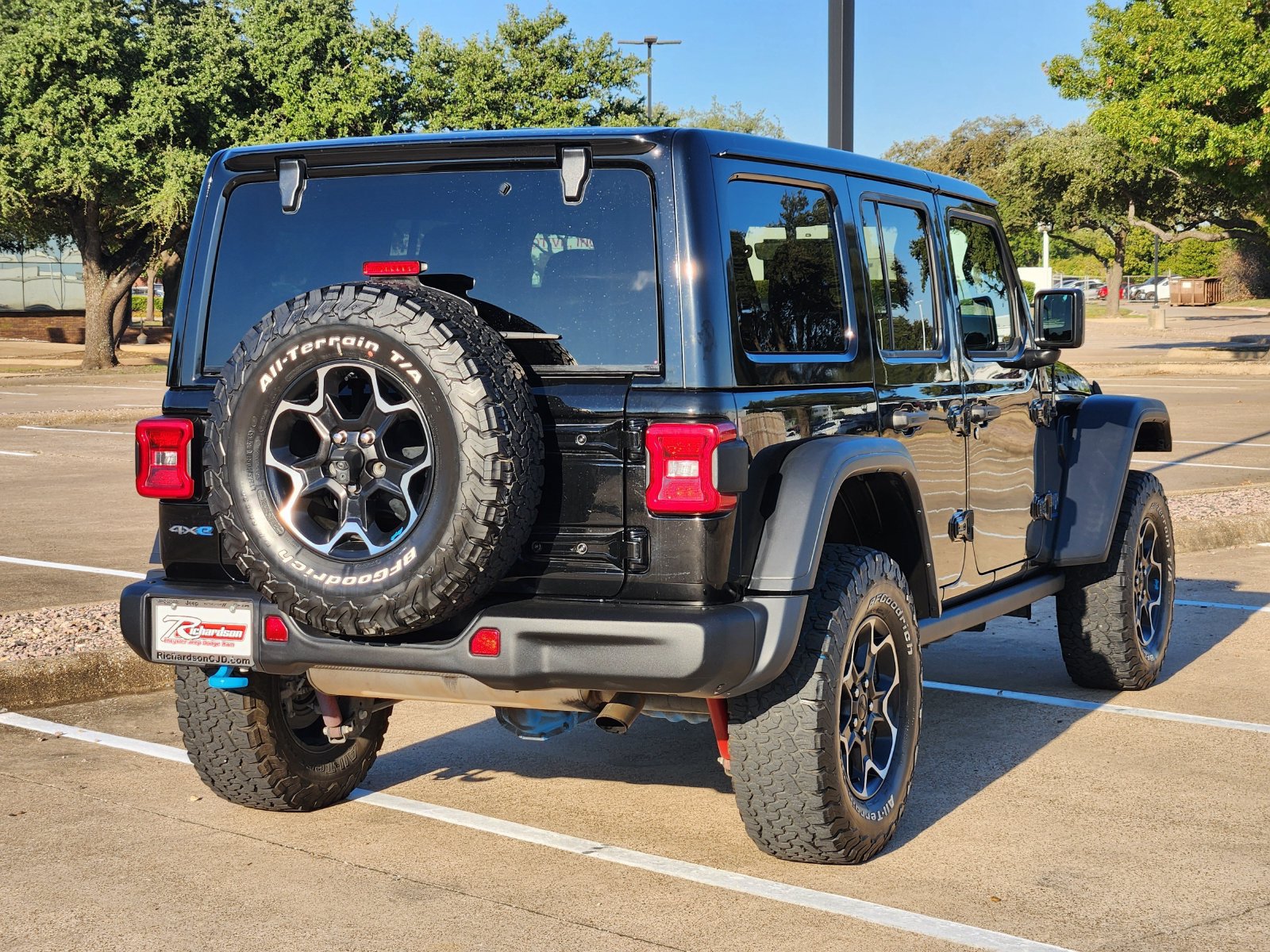 Used 2023 Jeep Wrangler Unlimited Rubicon 4xe w/ Steel Bumper Group AWD/4WD image 6