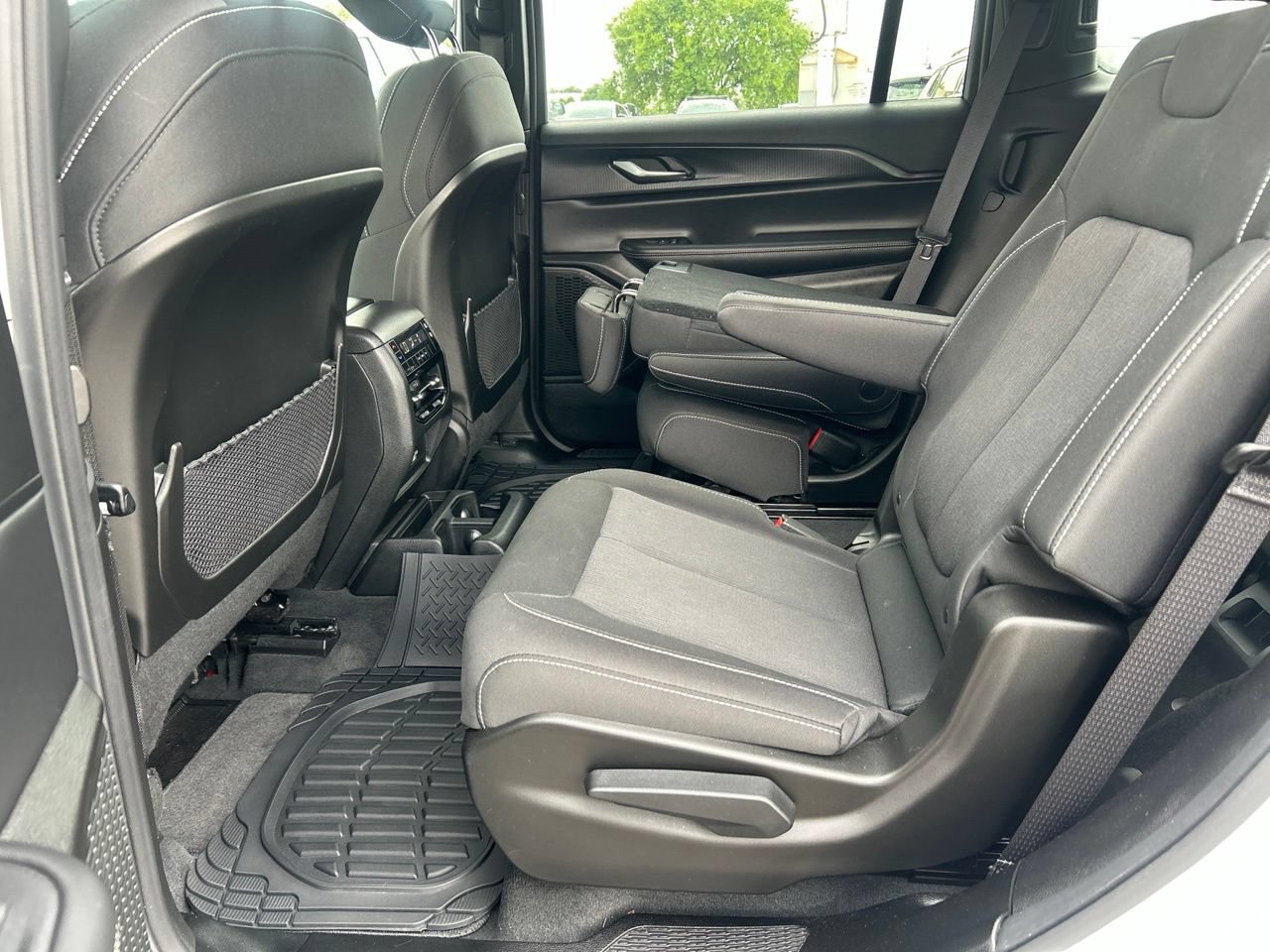 Used 2025 Jeep Grand Cherokee L Laredo RWD image 13