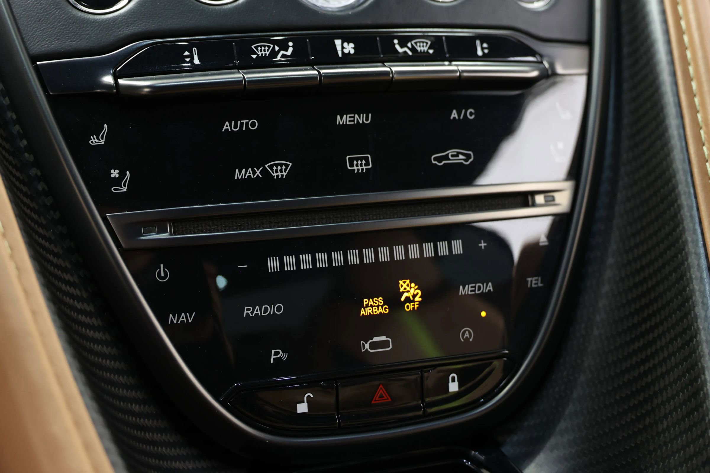 Used 2020 Aston Martin DB11 AMR image 39