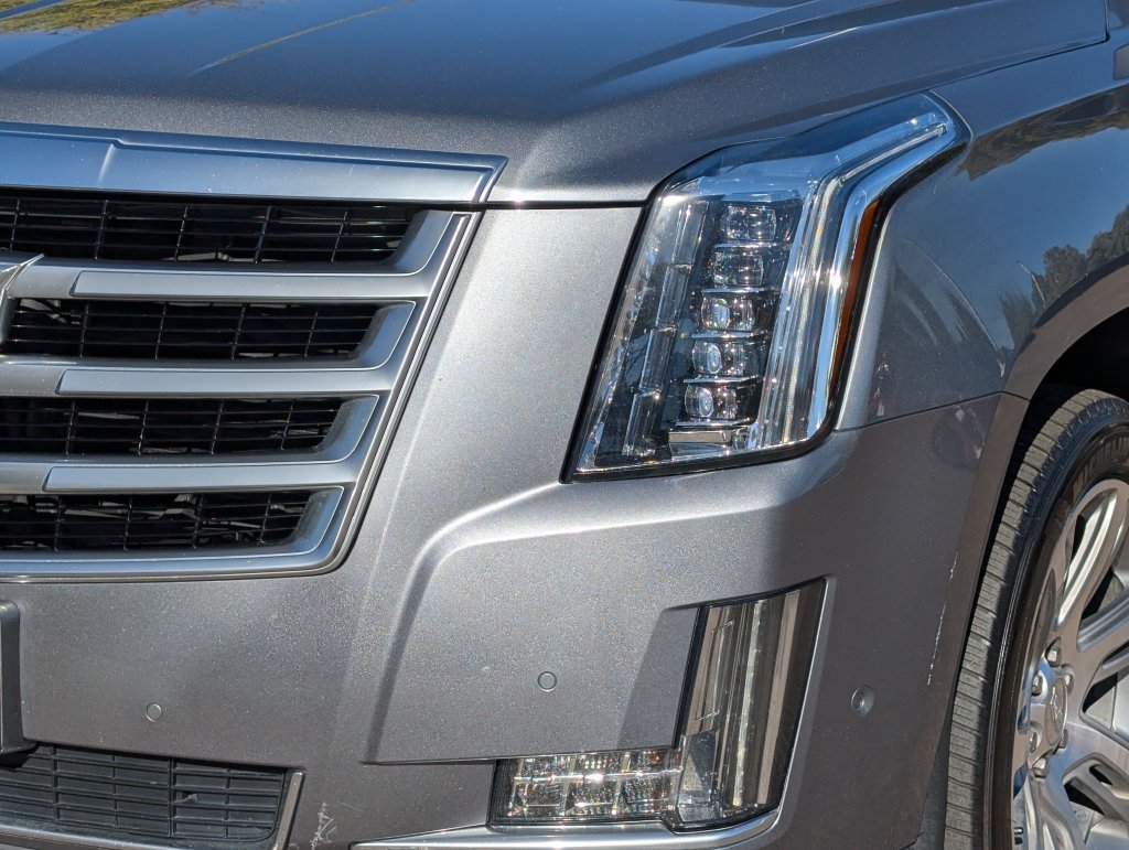 Used 2019 Cadillac Escalade Luxury AWD/4WD image 8