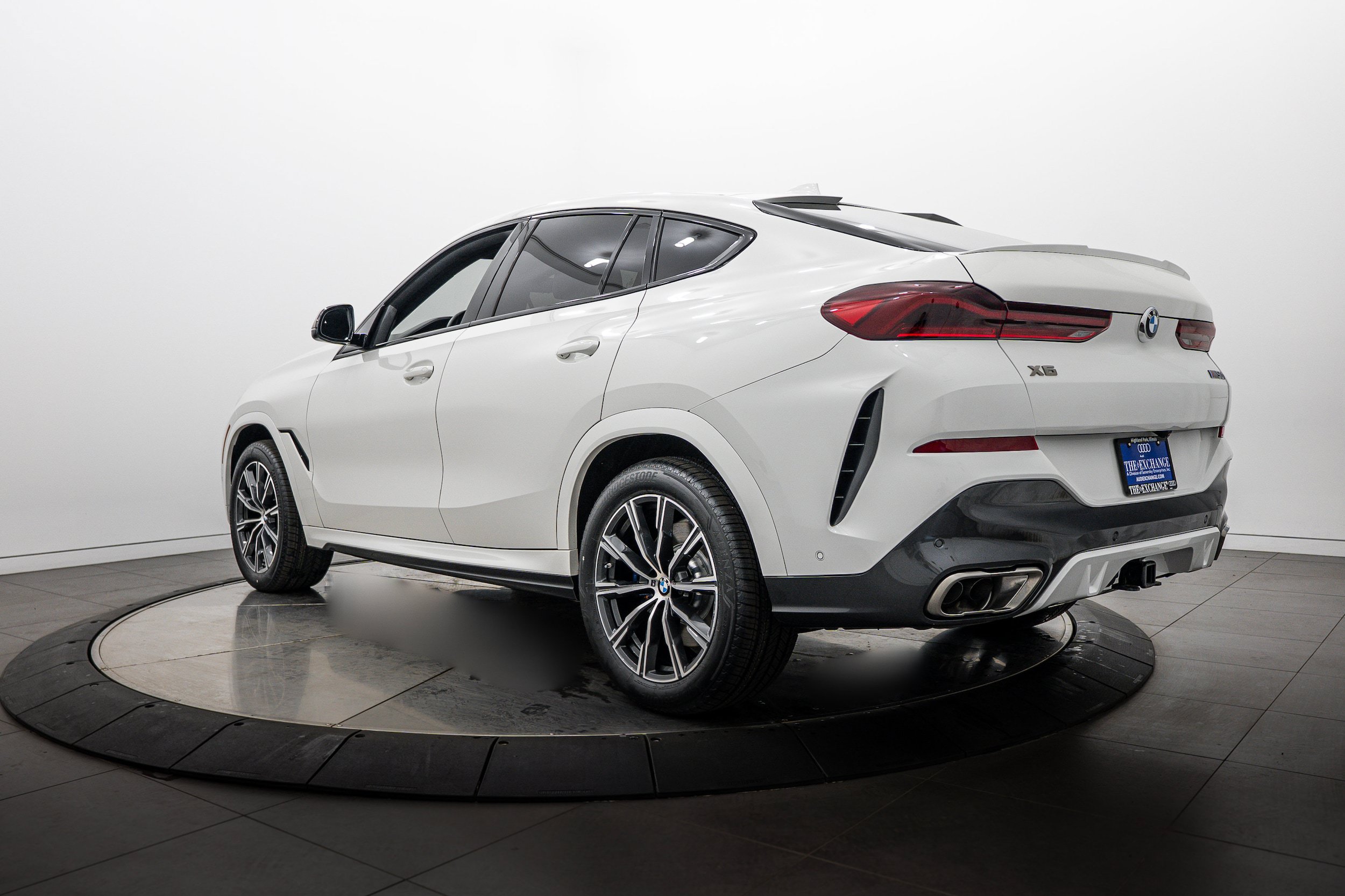 Used 2020 BMW X6 M50i w/ Luxury Seating Package AWD/4WD image 5