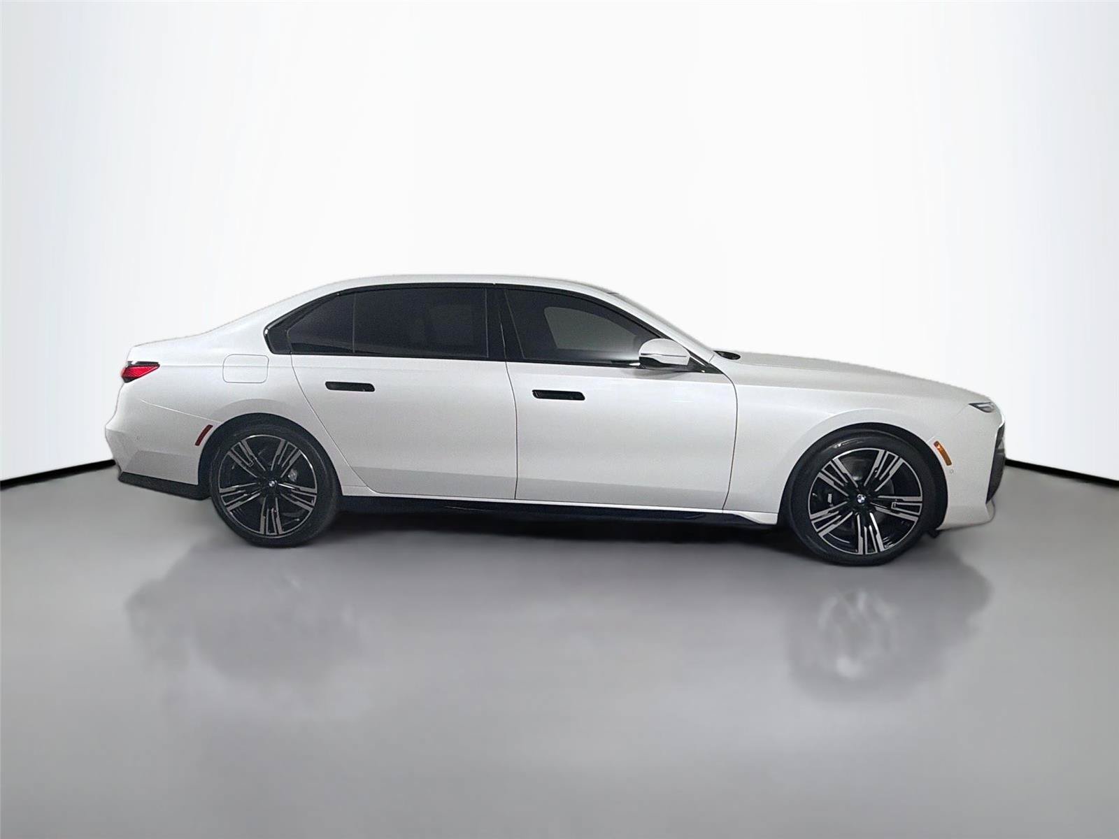 New 2026 BMW 740i w/ Premium Package RWD image 4