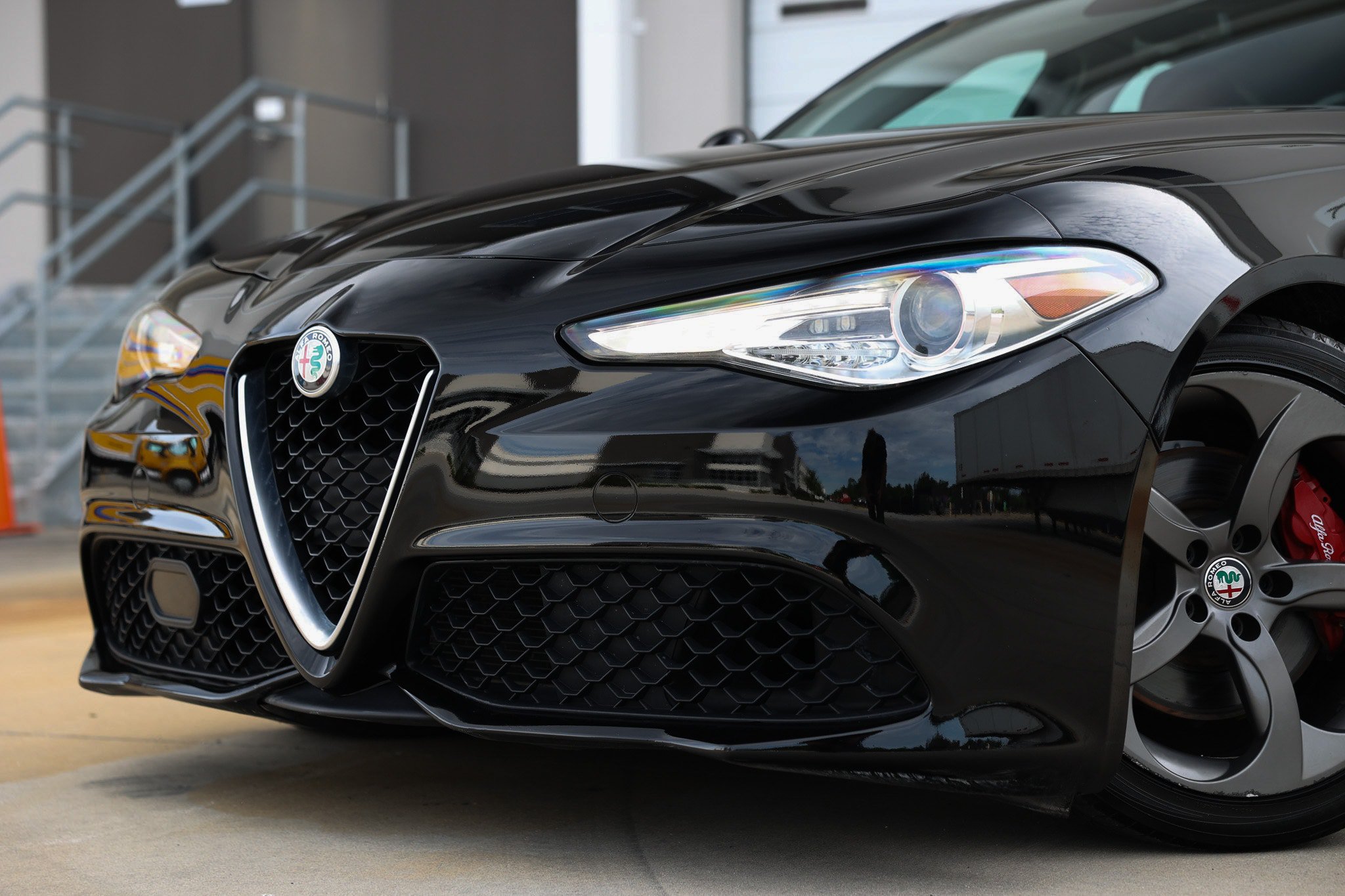Used 2019 Alfa Romeo Giulia w/ Quick Order Package 22K Sport RWD image 34