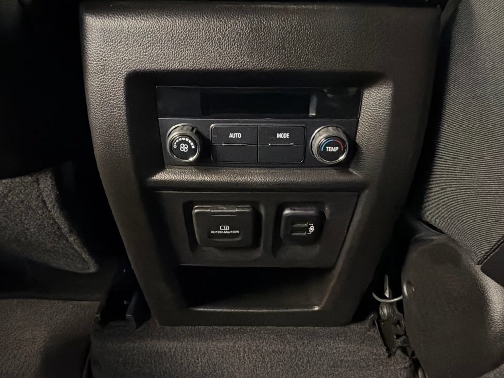 Used 2018 Chevrolet Traverse LT FWD image 35
