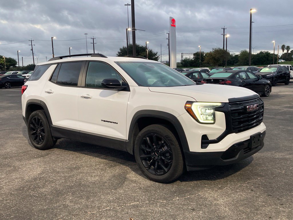 Used 2026 GMC Terrain Elevation w/ Elevation Premium Package AWD/4WD image 3