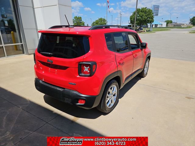 Used 2016 Jeep Renegade Latitude FWD image 4
