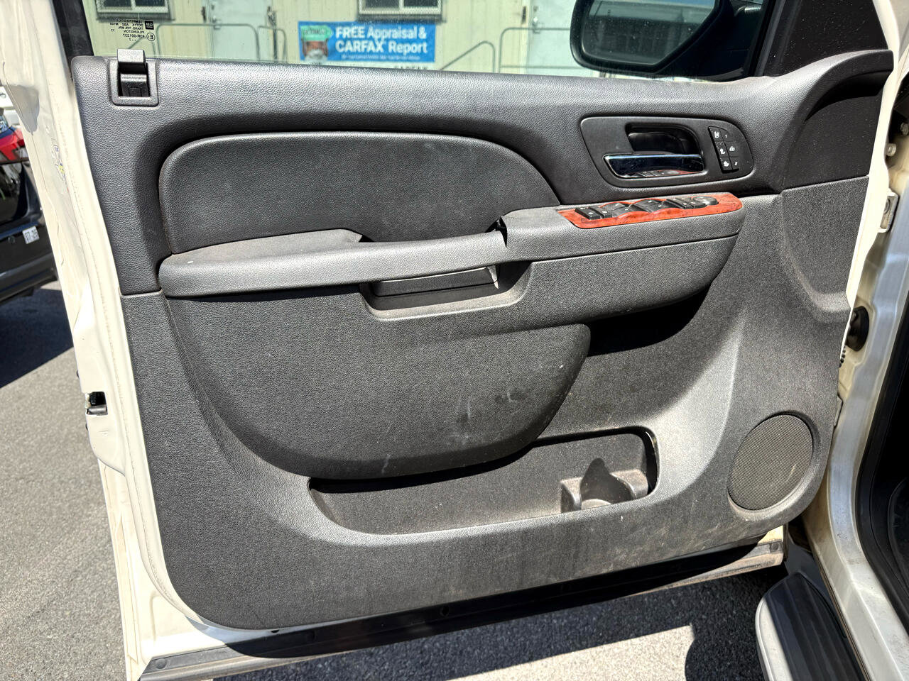 Used 2012 Chevrolet Suburban LTZ image 6