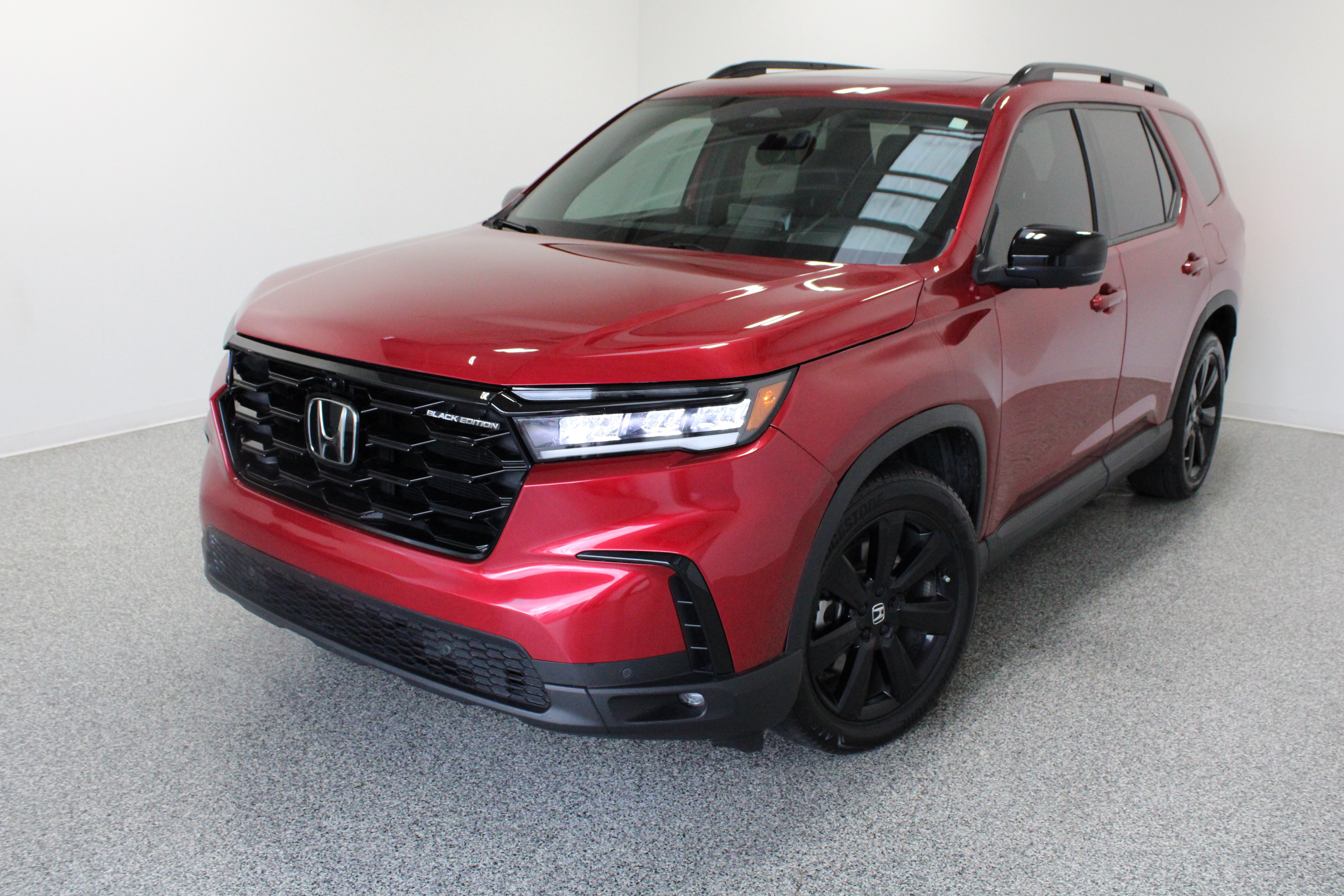 Used 2025 Honda Pilot Black Edition image 2