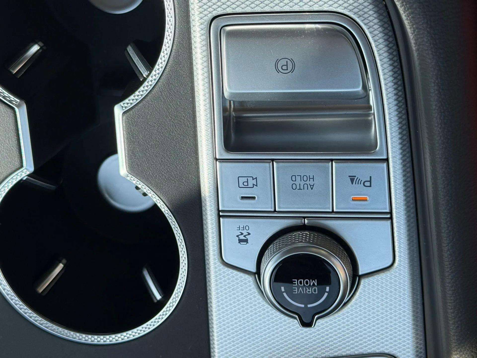 Used 2026 Genesis G70 2.5T Prestige image 33