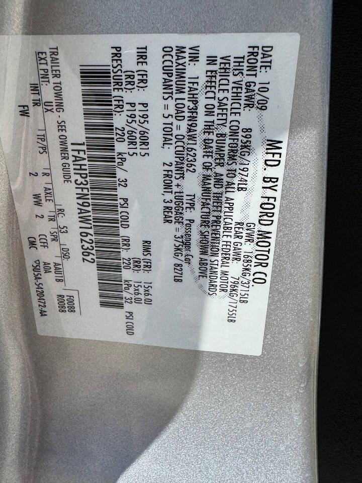 Used 2010 Ford Focus SE FWD image 9