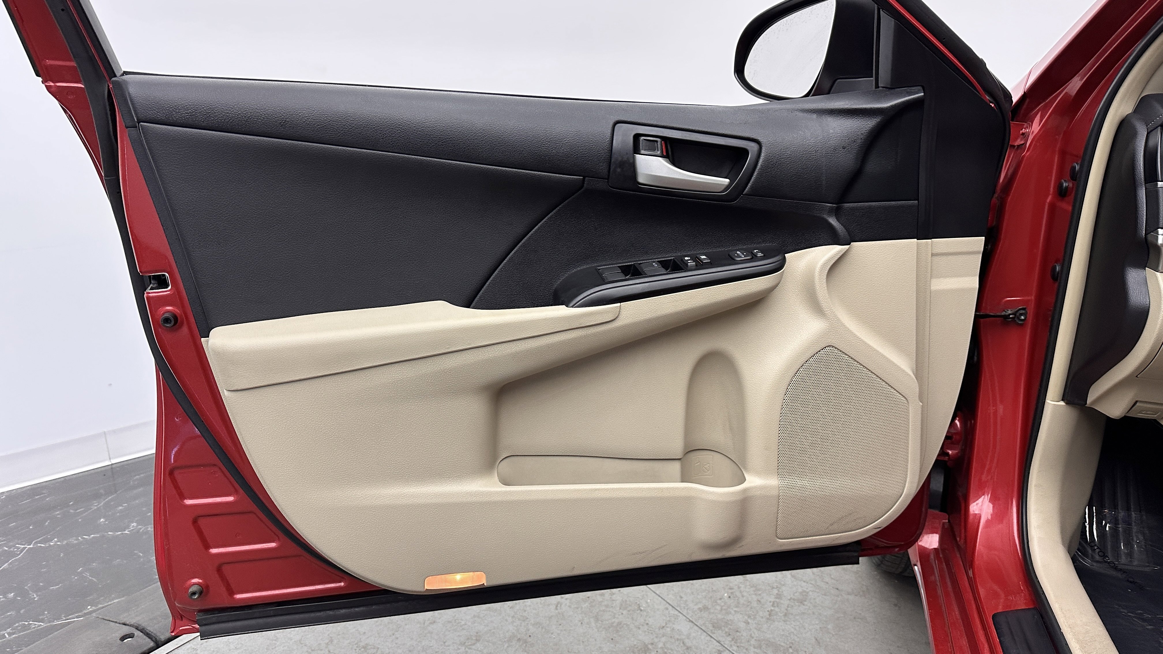 Used 2013 Toyota Camry LE image 10