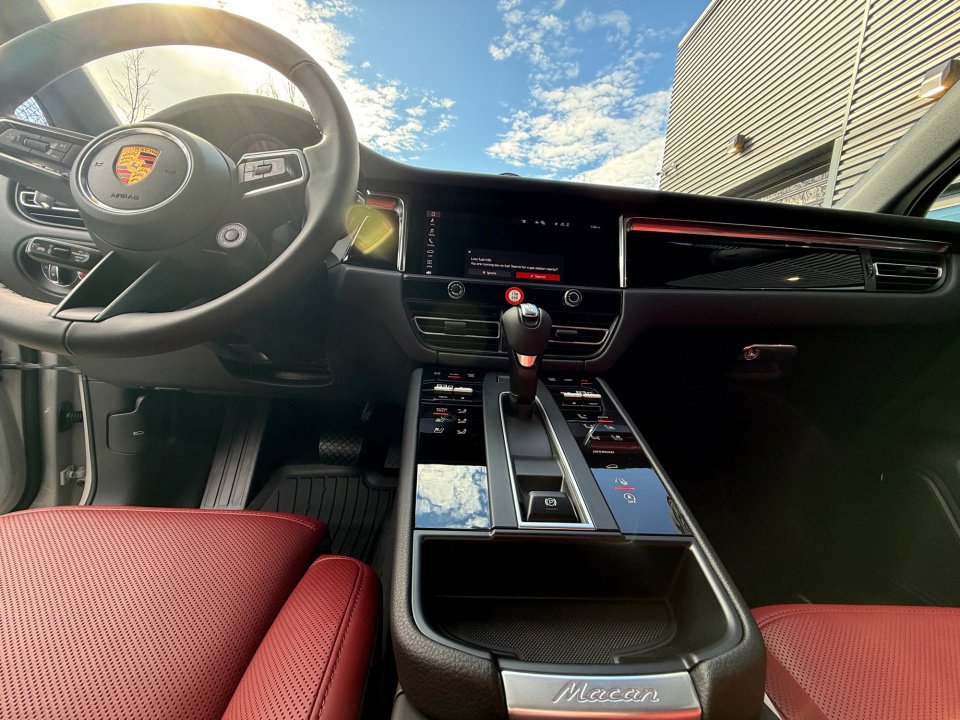 New 2026 Porsche Macan image 16