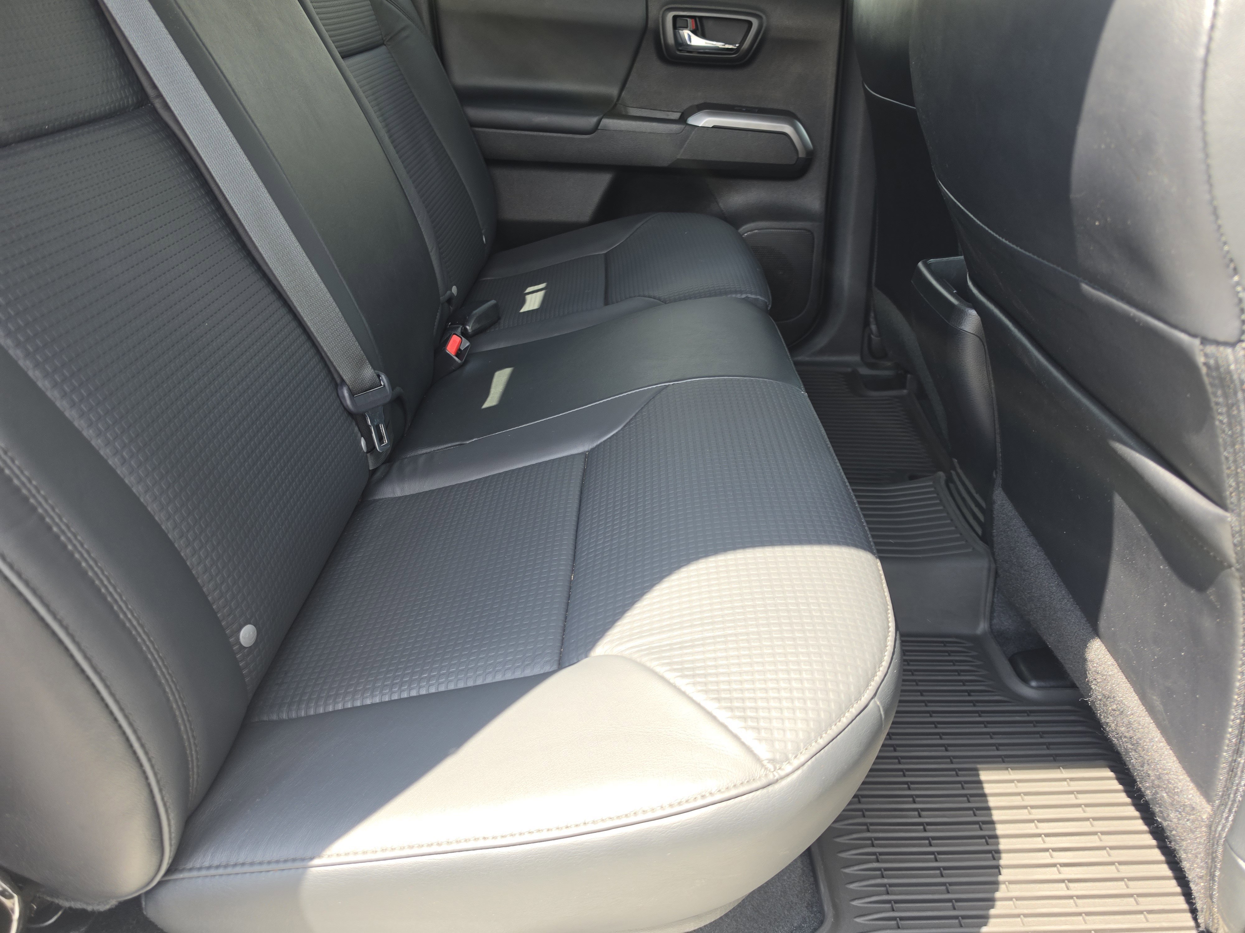 Certified 2022 Toyota Tacoma Limited AWD/4WD image 11