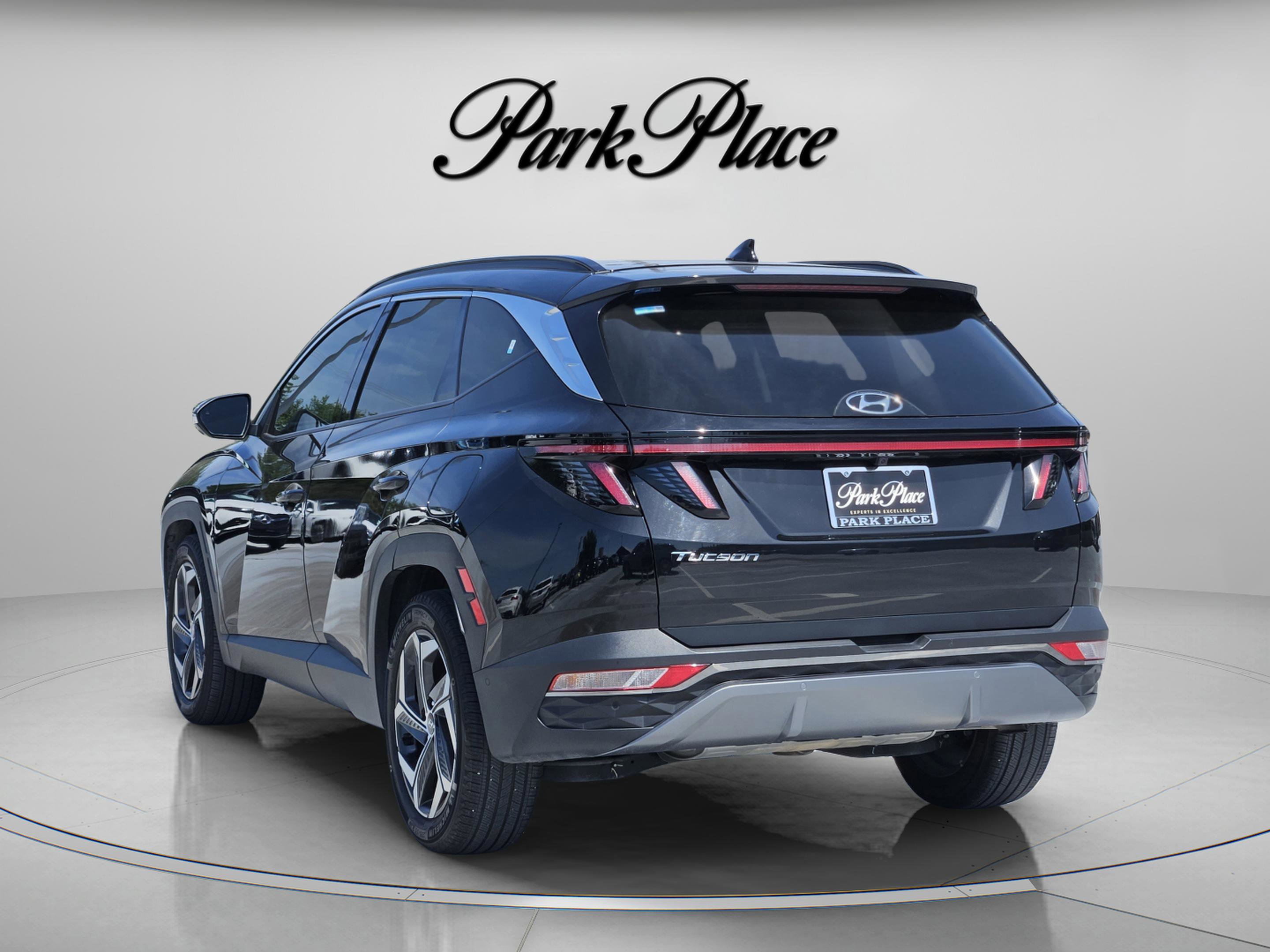 Used 2022 Hyundai Tucson Limited w/ Cargo Package FWD image 3