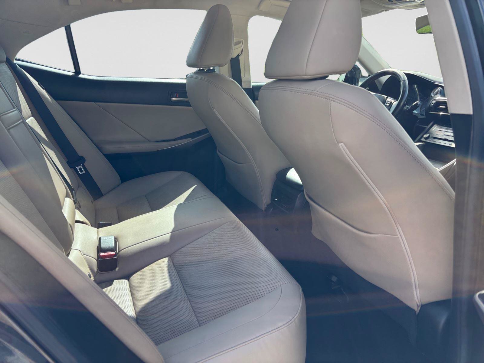 Used 2019 Lexus IS 300 w/ Premium Package RWD image 41