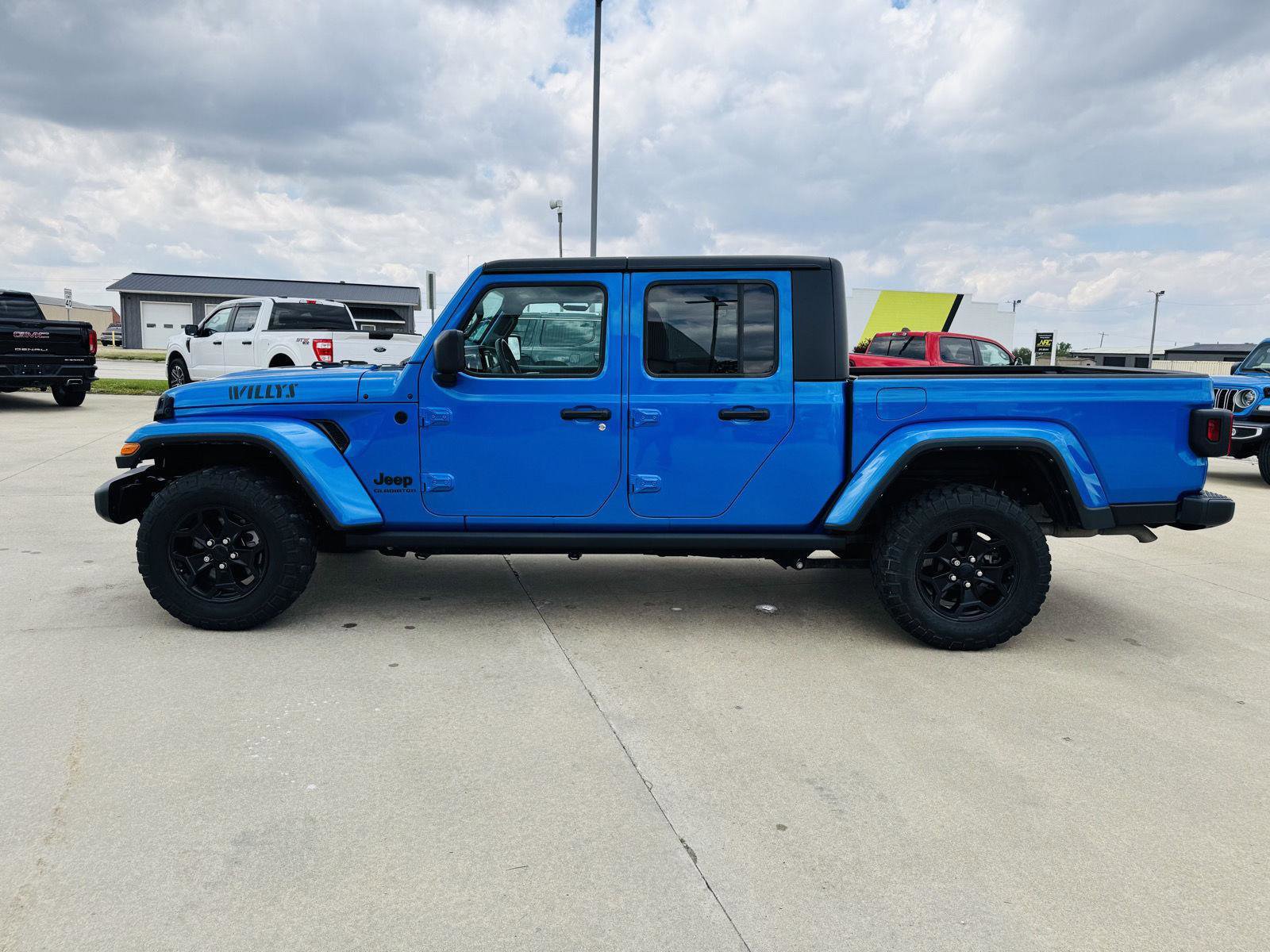 Used 2021 Jeep Gladiator Sport AWD/4WD image 29
