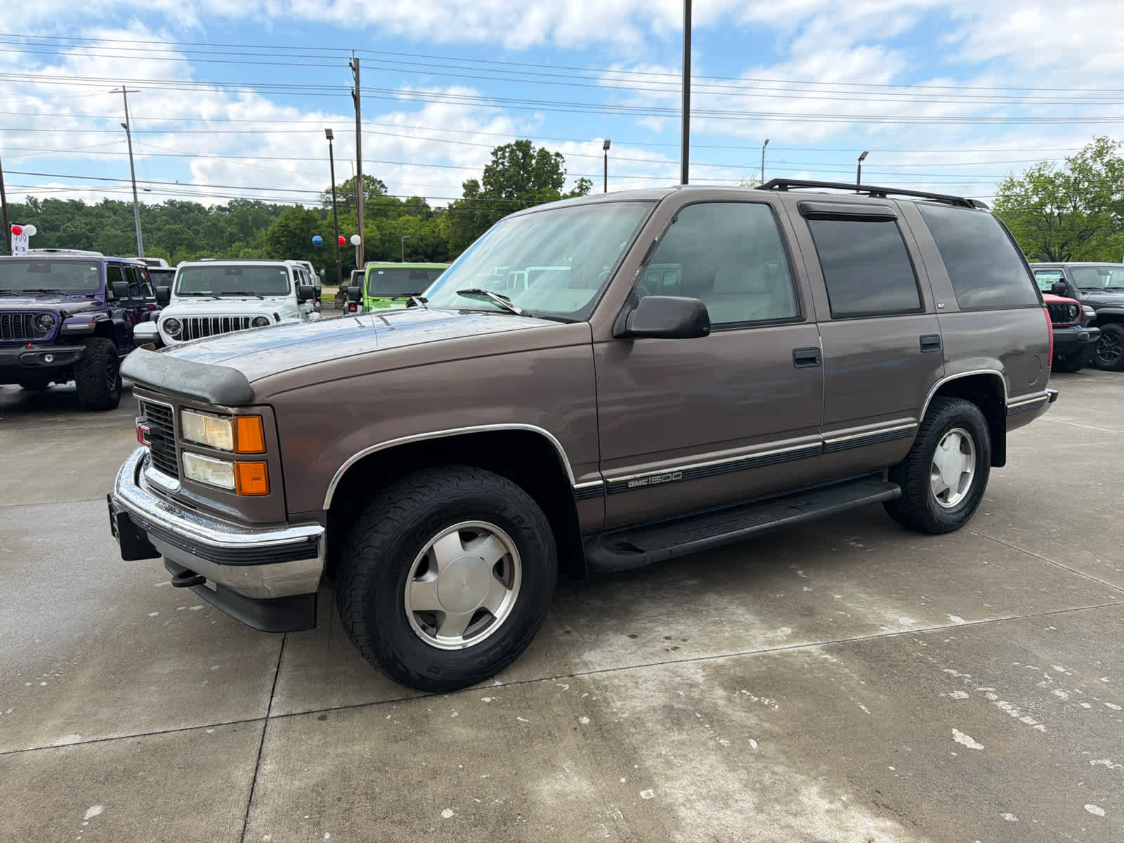 Used 1997 GMC Yukon 4WD 4-Door w/ Marketing Opt Pkg 5 image 2
