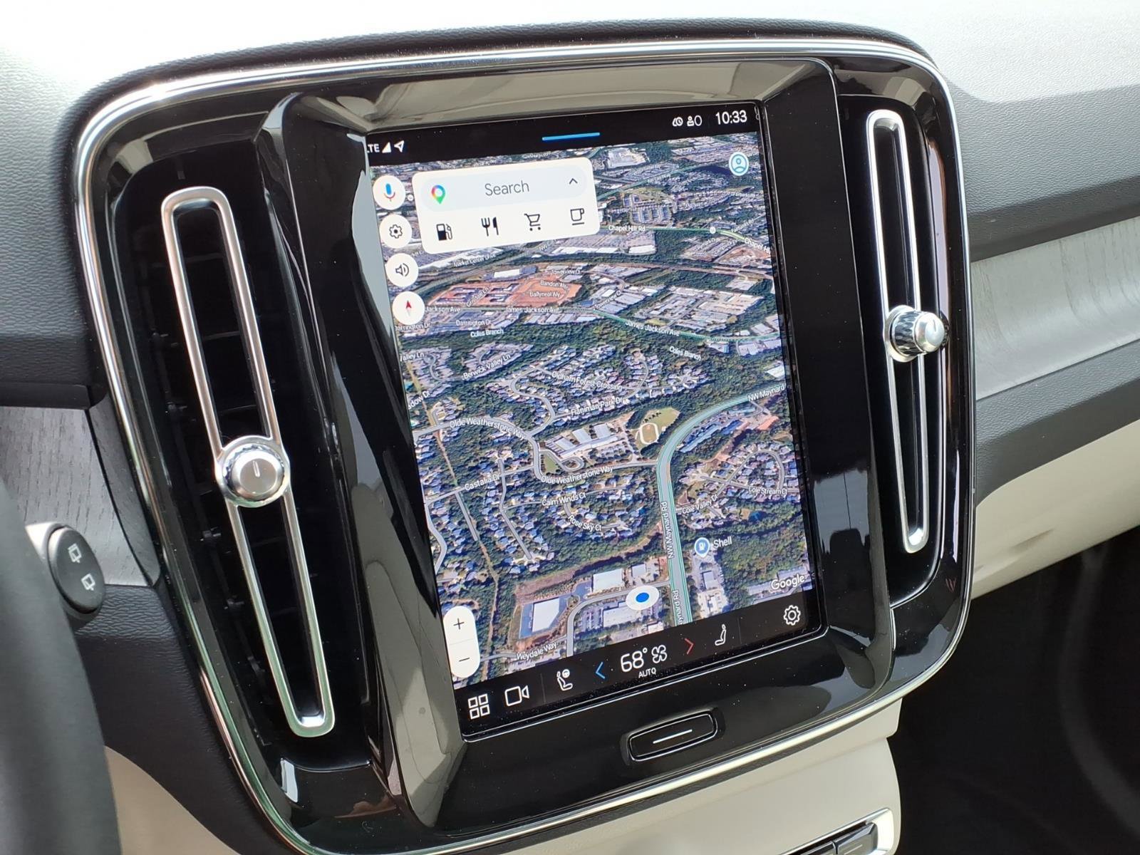 Certified 2023 Volvo XC40 B5 Plus w/ Protection Package Premier AWD/4WD image 18