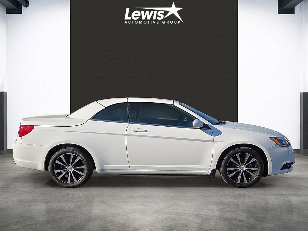 Used 2014 Chrysler 200 S FWD image 5