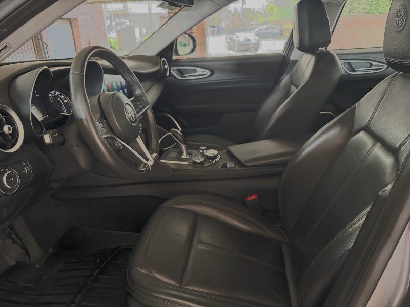 Used 2019 Alfa Romeo Giulia AWD image 15