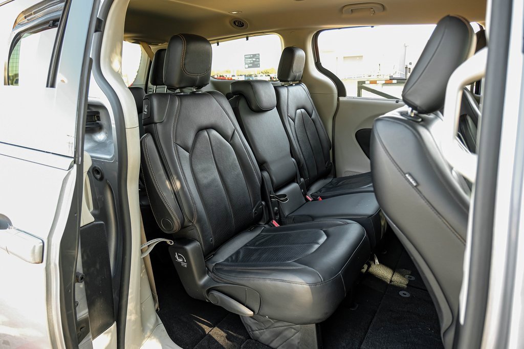 Used 2019 Chrysler Pacifica Touring-L image 47