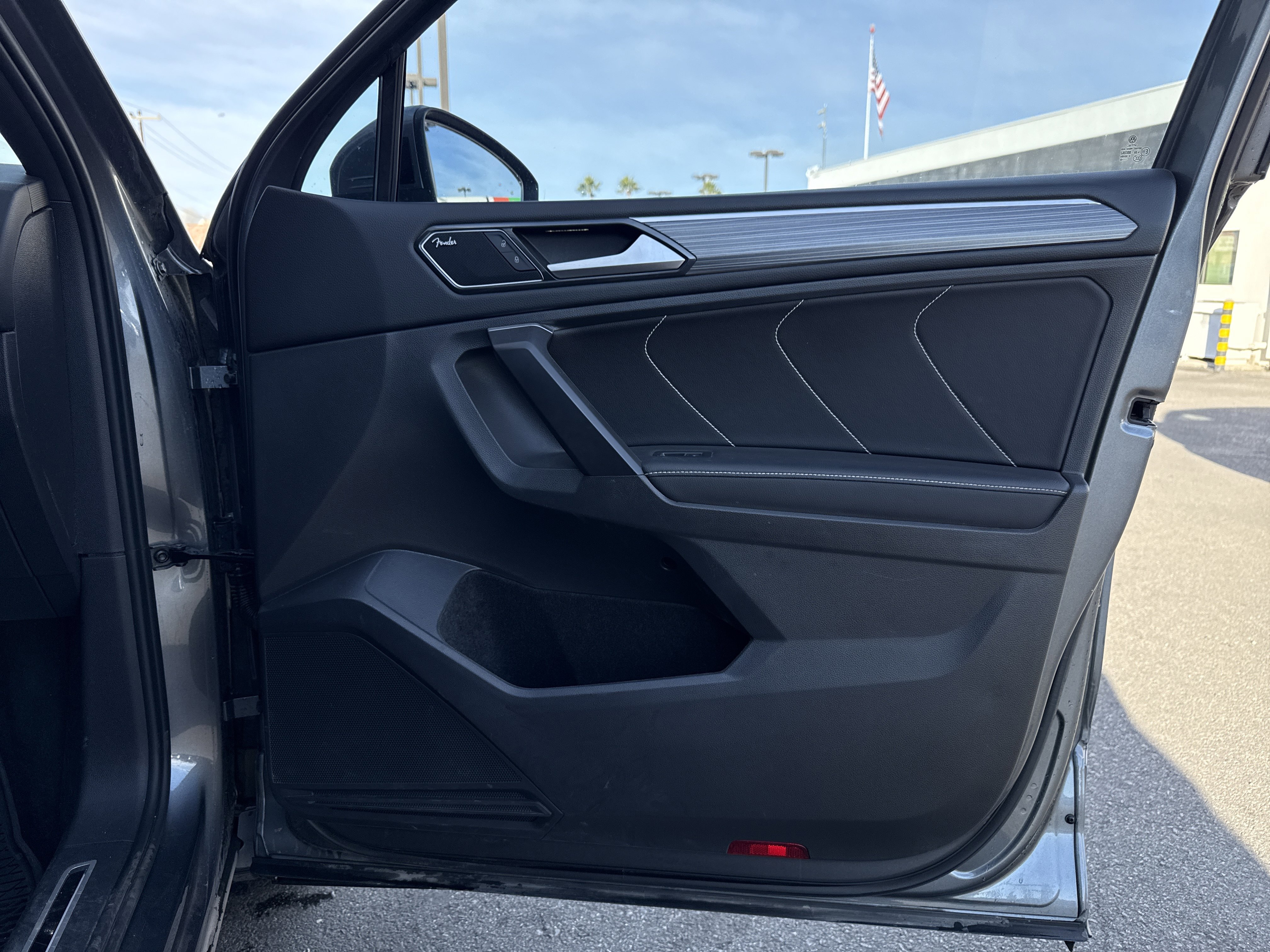 Used 2022 Volkswagen Tiguan SEL R-Line image 32