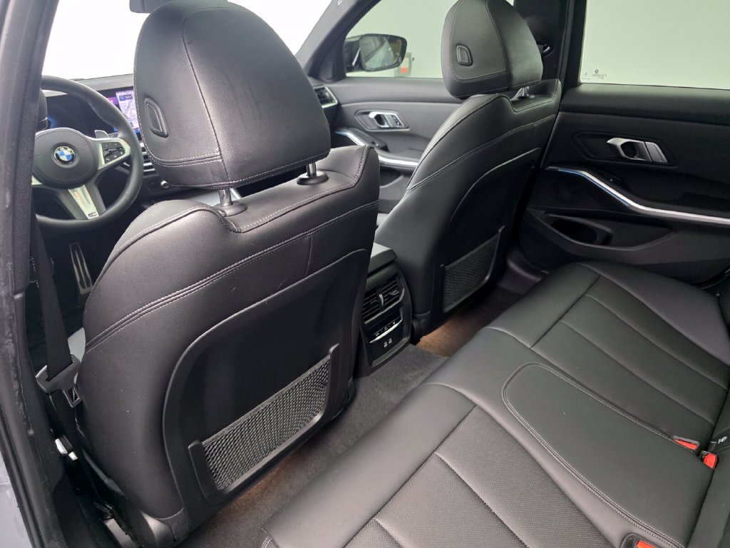 Certified 2023 BMW 330i Sedan w/ M Sport Package RWD image 15