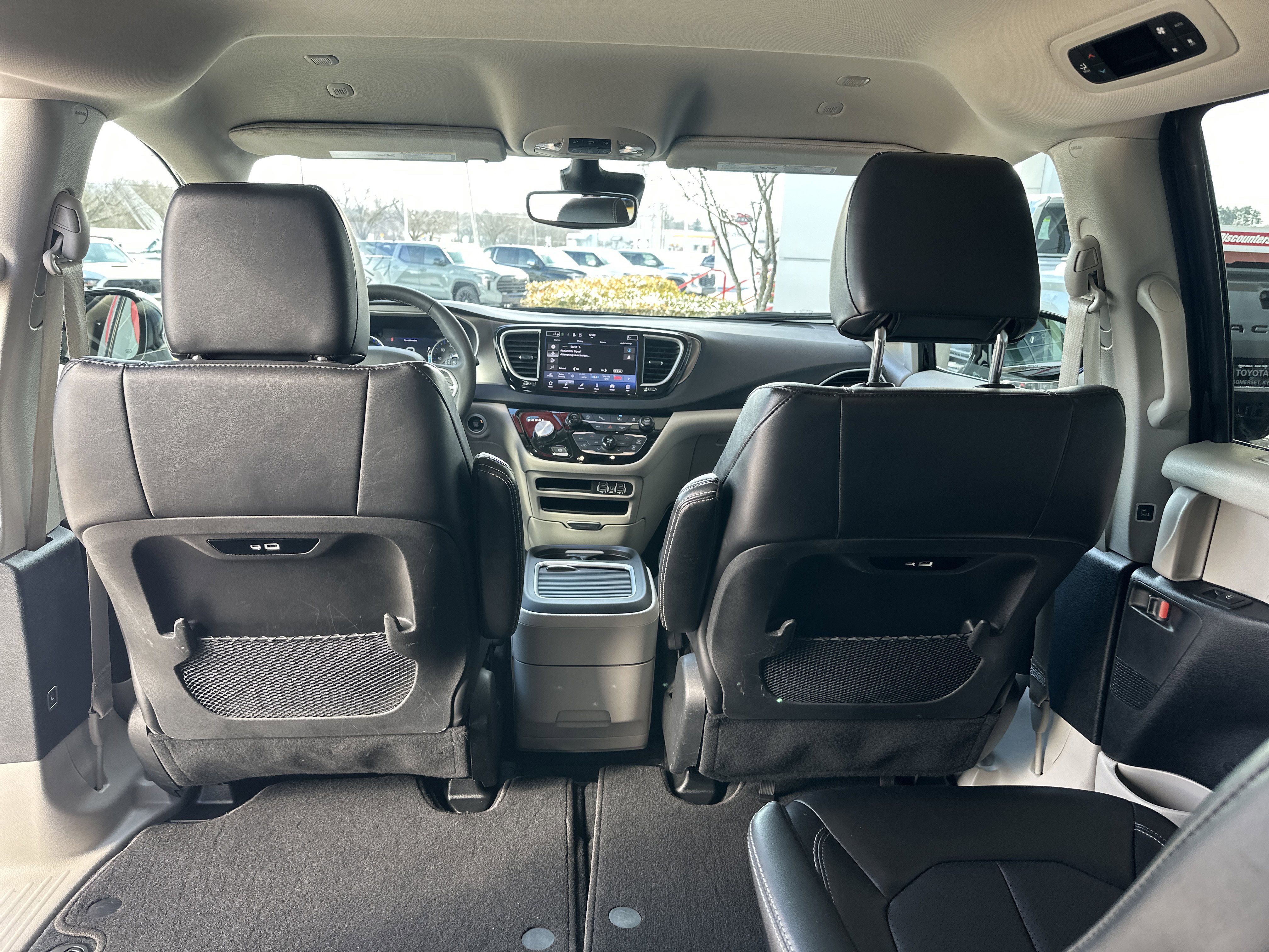 Used 2024 Chrysler Pacifica Touring-L image 21