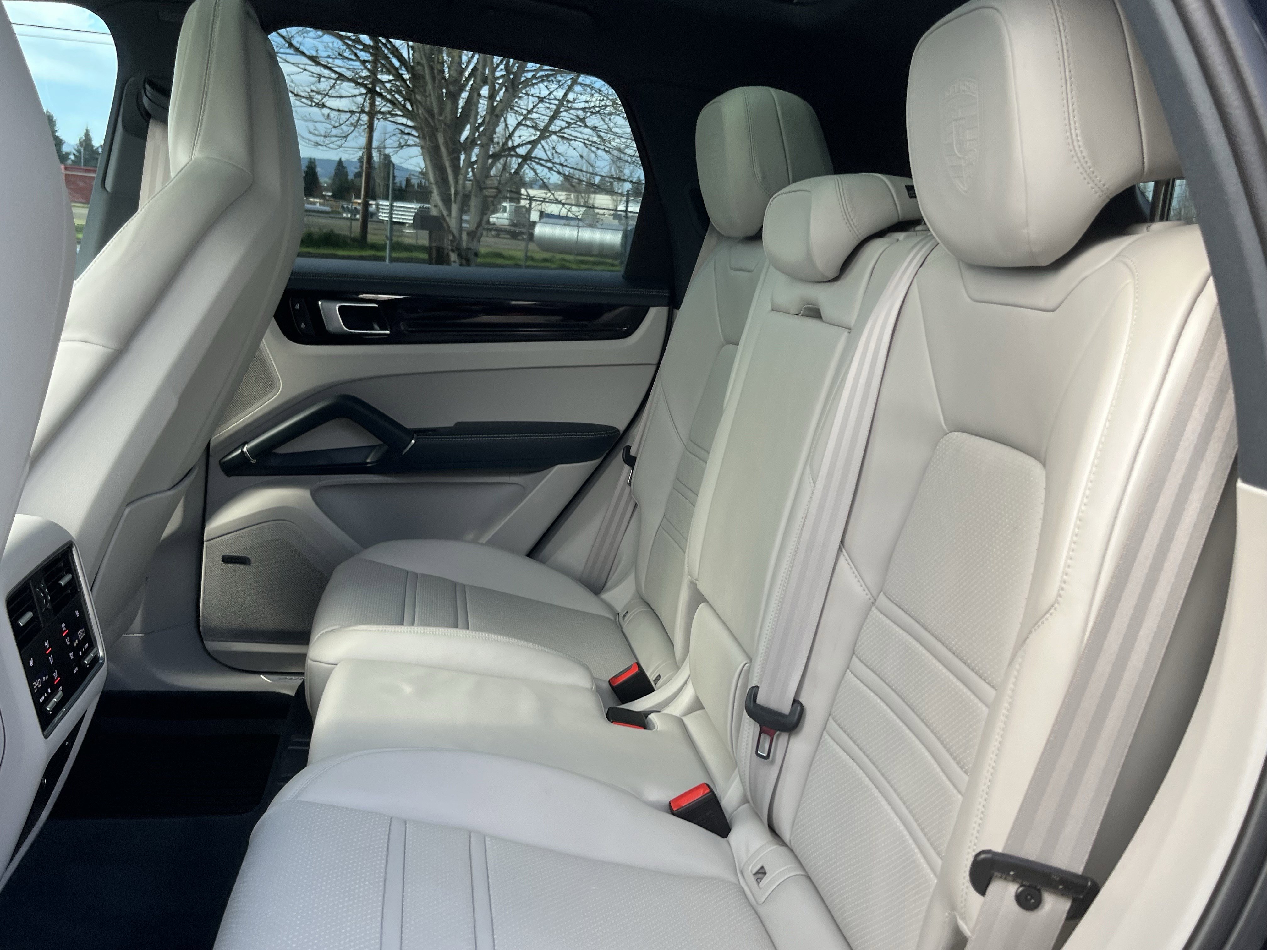 Used 2023 Porsche Cayenne Platinum Edition image 14