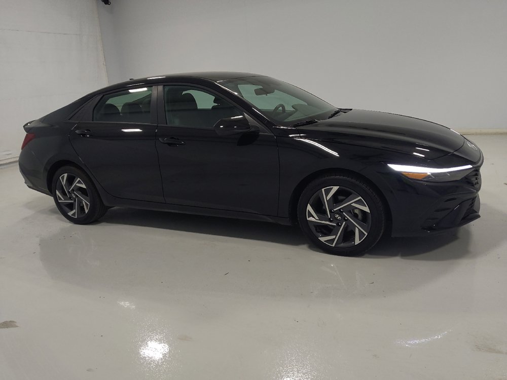 Used 2025 Hyundai Elantra Sport FWD image 11