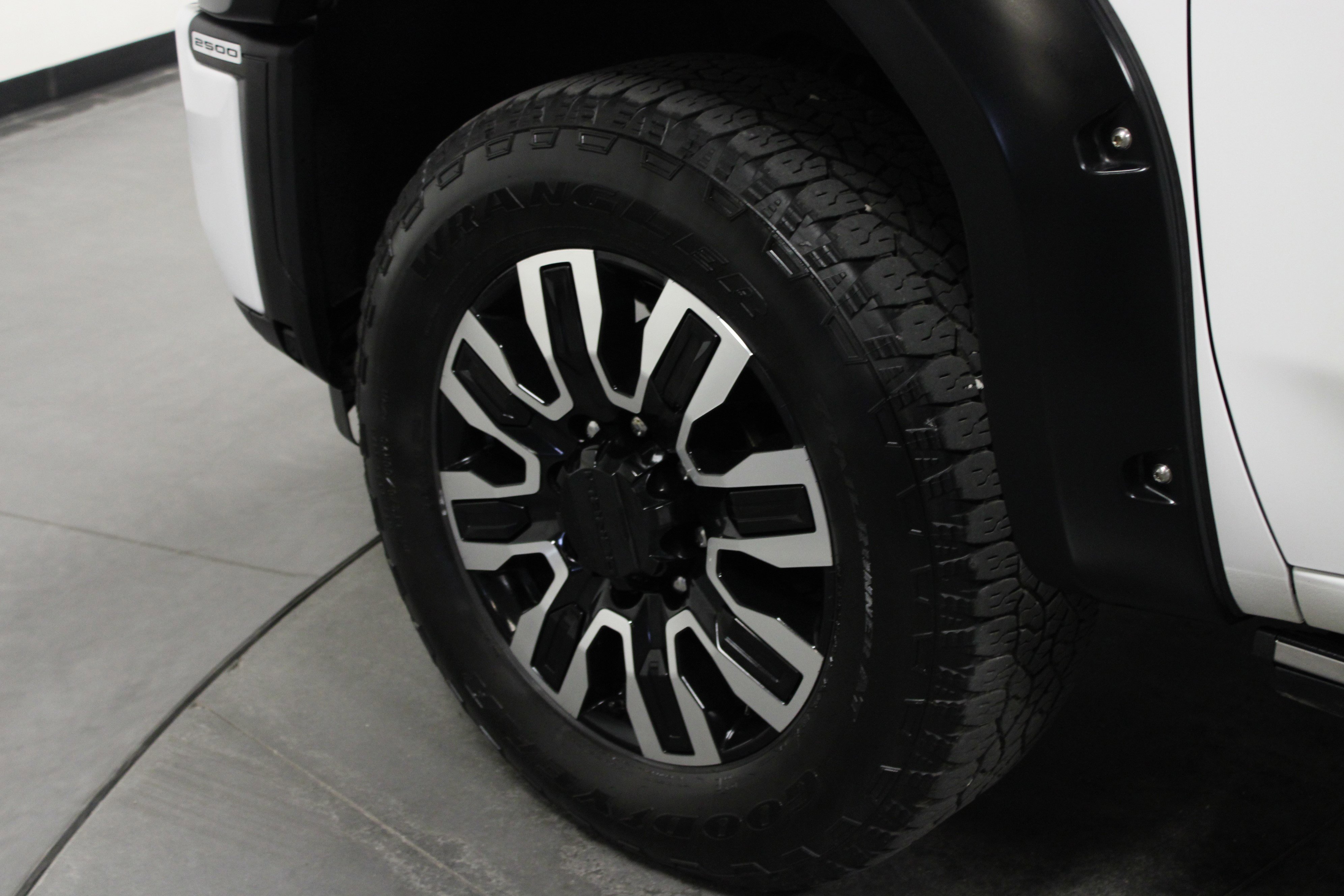 Used 2024 GMC Sierra 2500 Denali Ultimate image 10