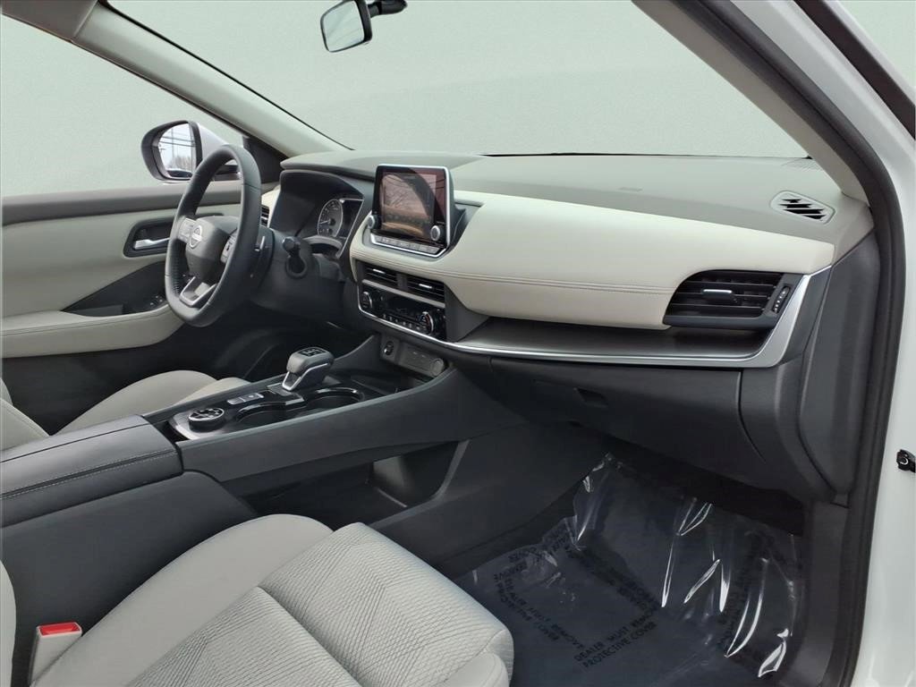 Used 2025 Nissan Rogue SV AWD/4WD image 10