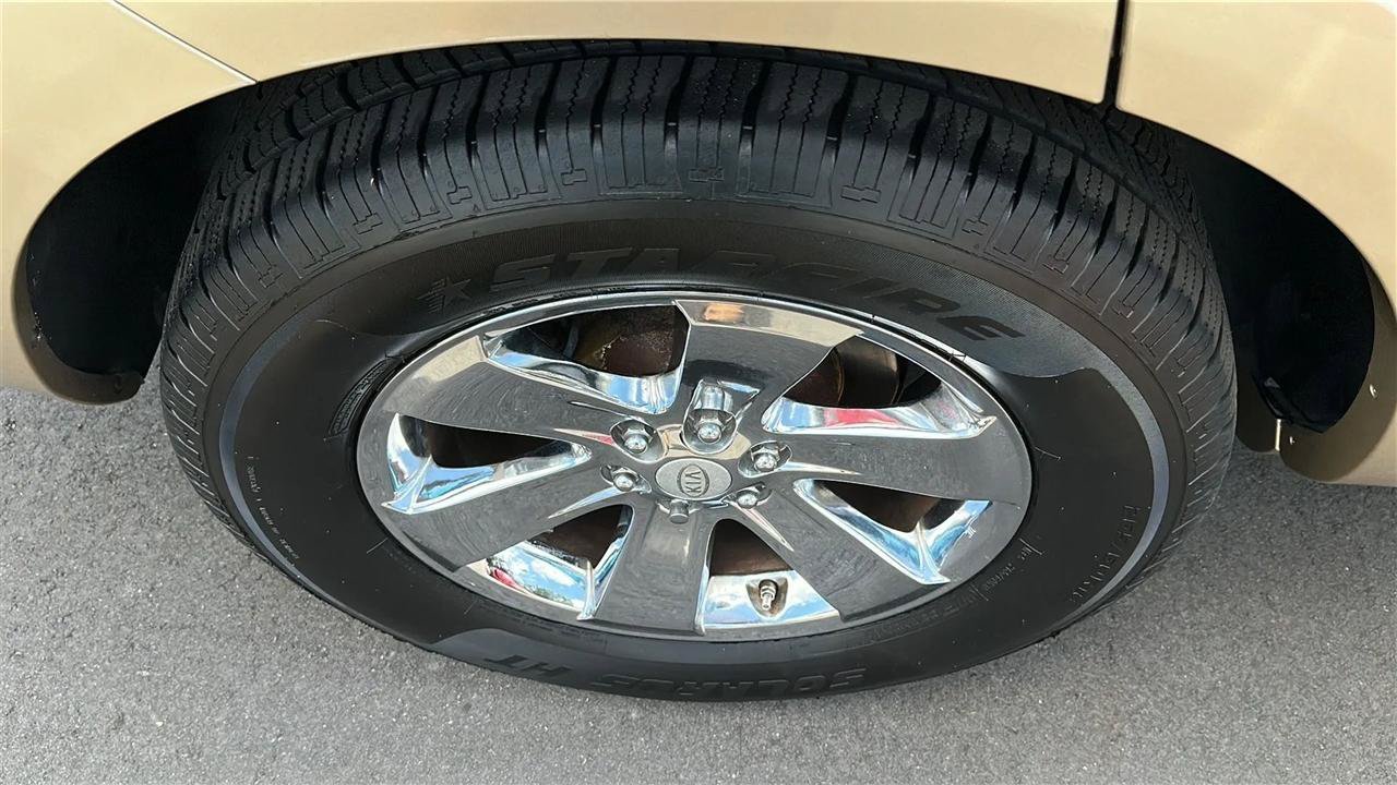 Used 2009 Kia Borrego EX w/ Premium Pkg RWD image 16