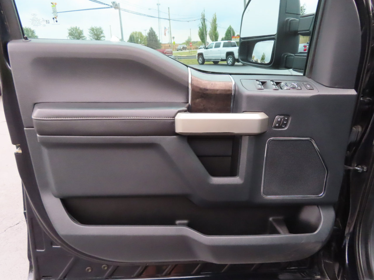 Used 2022 Ford F250 Lariat w/ Black Appearance Package image 27