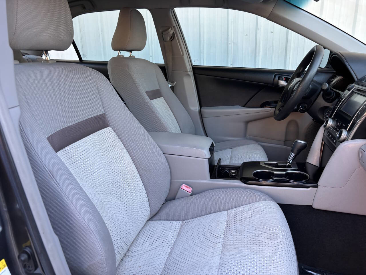 Used 2013 Toyota Camry LE image 38