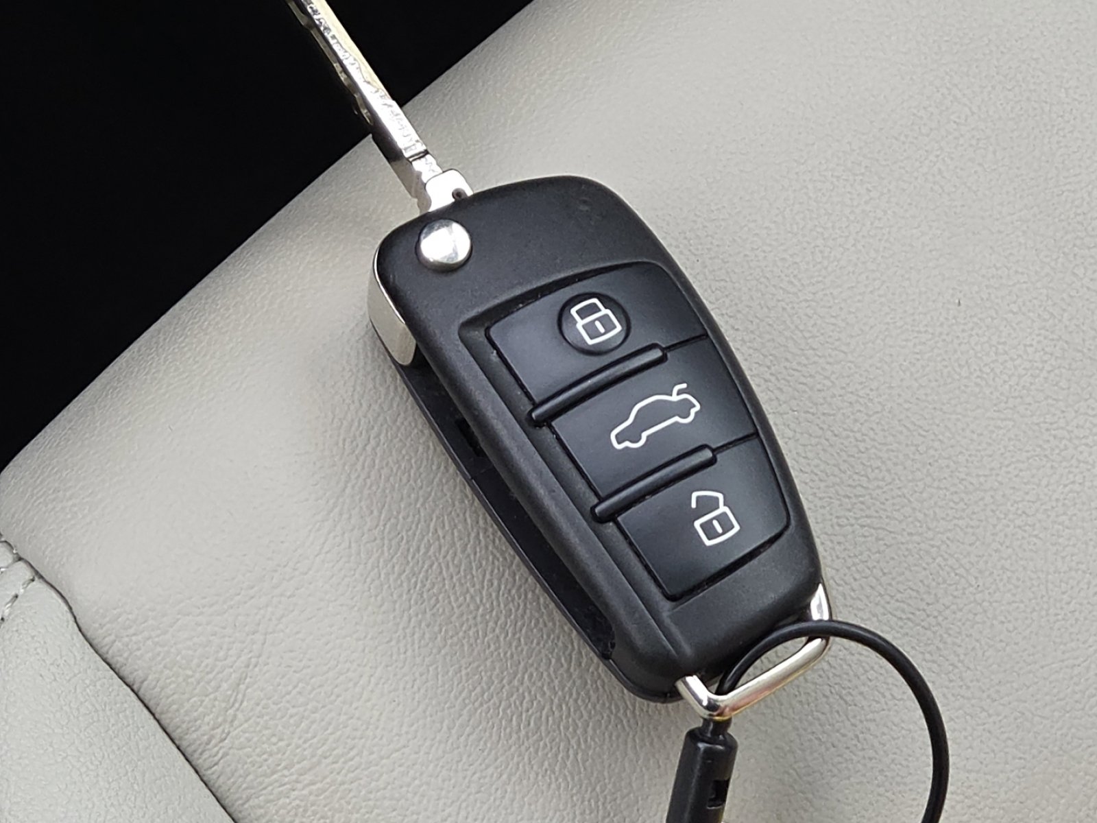 Used 2025 Audi Q3 2.0T Premium image 36