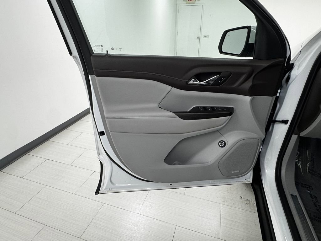 Used 2023 GMC Acadia SLT image 9