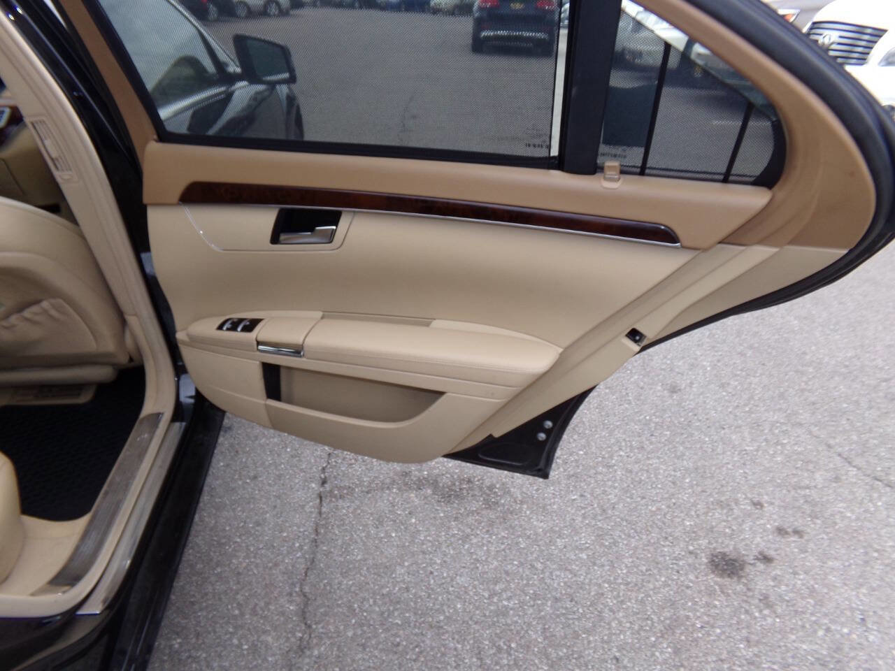 Used 2011 Mercedes-Benz S 550 4MATIC image 26