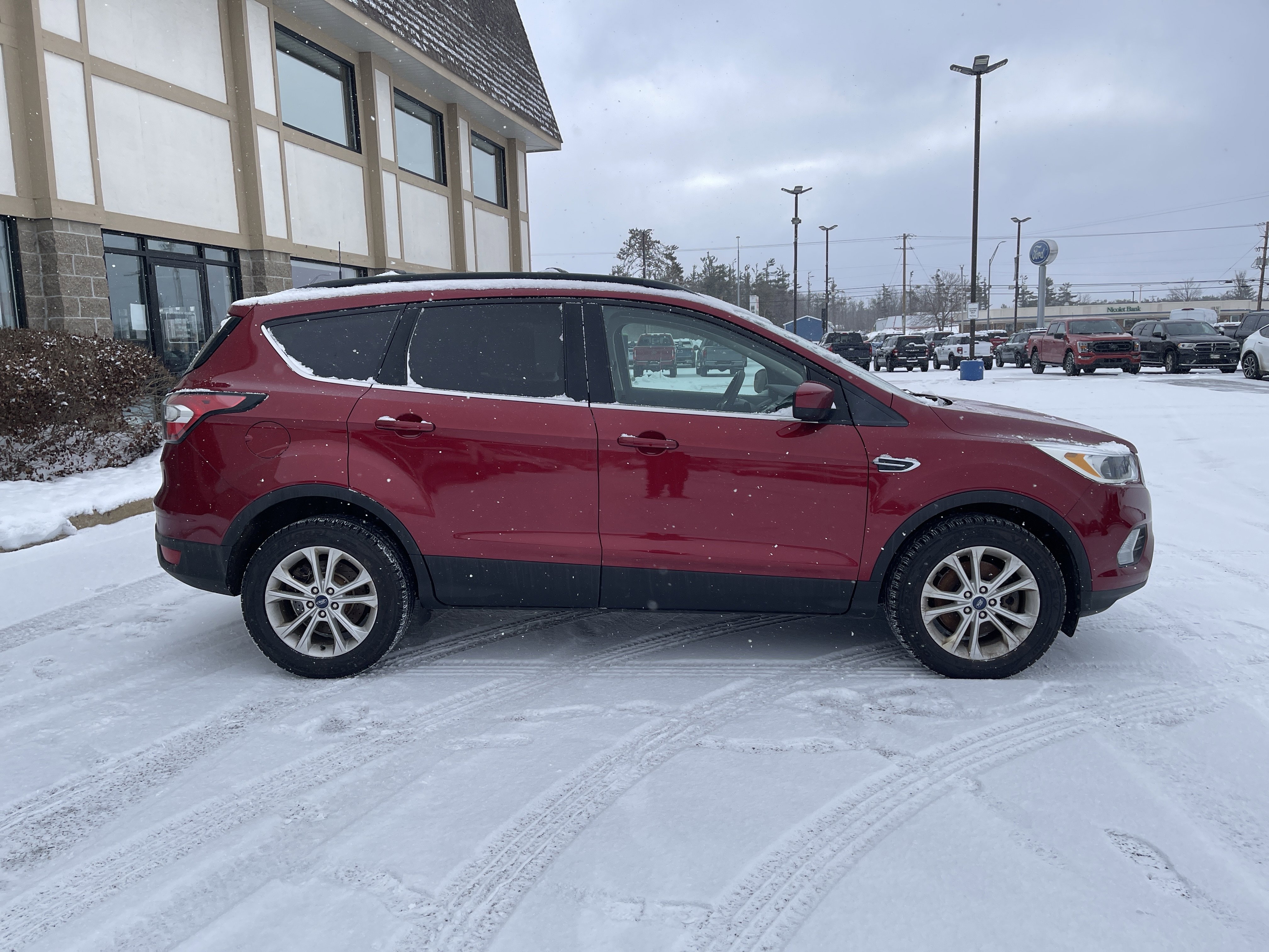 Used 2018 Ford Escape SE image 3
