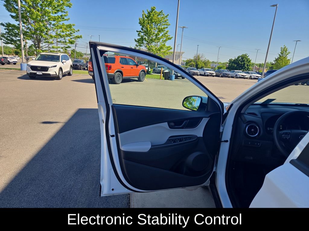 Used 2022 Hyundai Kona SEL w/ Winter Weather Package AWD/4WD image 12