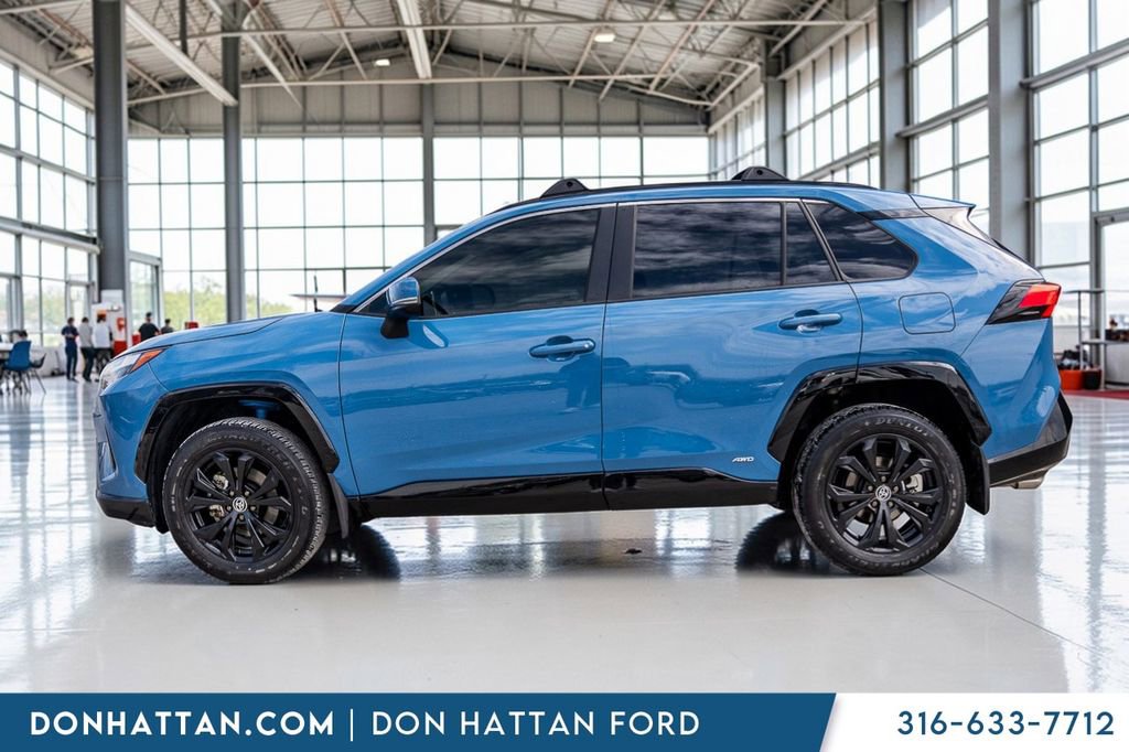 Used 2024 Toyota RAV4 SE image 2