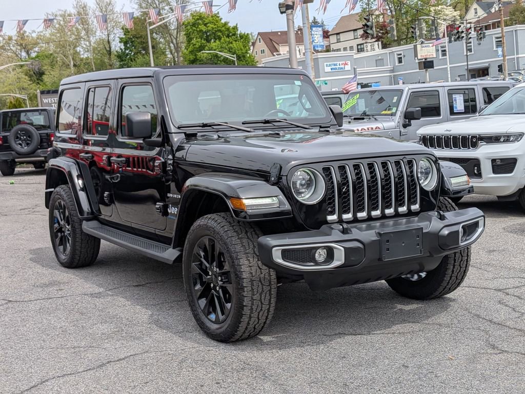 Used 2023 Jeep Wrangler Unlimited Sahara w/ Cold Weather Group AWD/4WD image 4