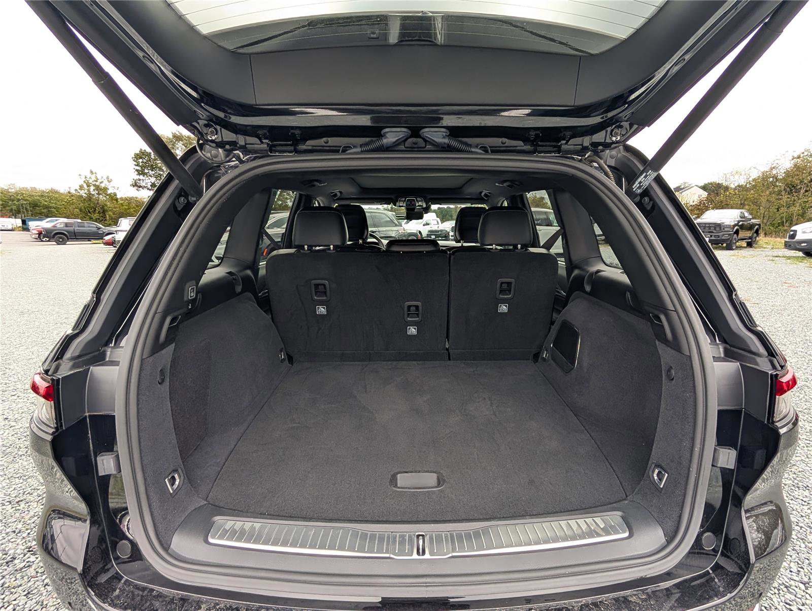 Used 2023 Jeep Grand Cherokee Overland w/ Advanced Protech Group III image 12