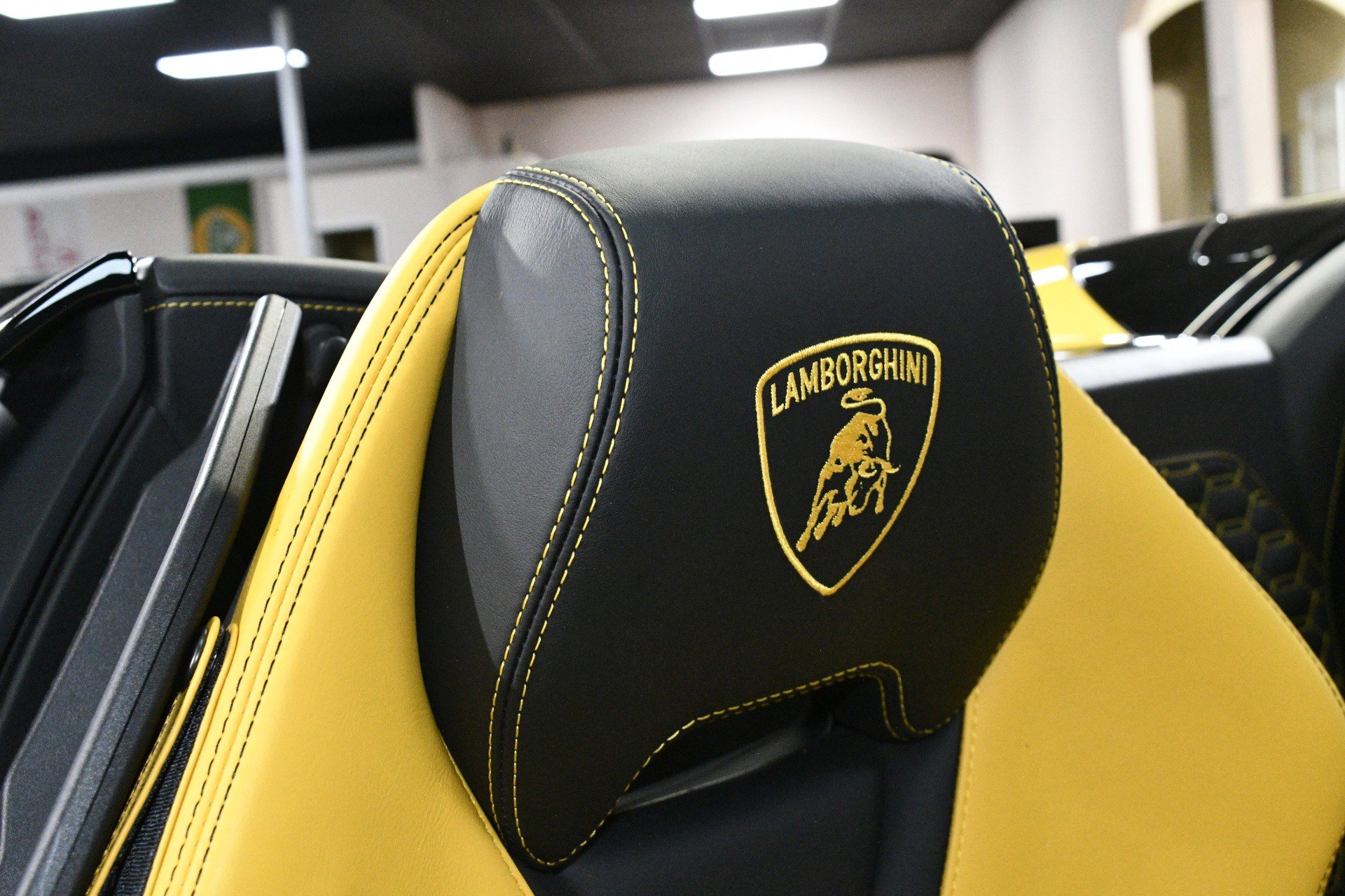 Used 2018 Lamborghini Huracan LP 580-2 image 10