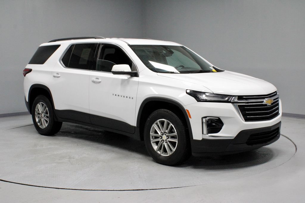 Used 2023 Chevrolet Traverse LT FWD image 1