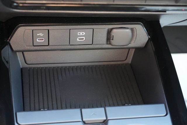 Used 2026 Toyota Prius Plug-In Hybrid FWD image 35